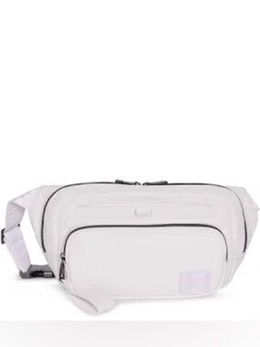 Lug Hitch Matte Luxe VL Belt Sling Bag 
White very Good Preowned